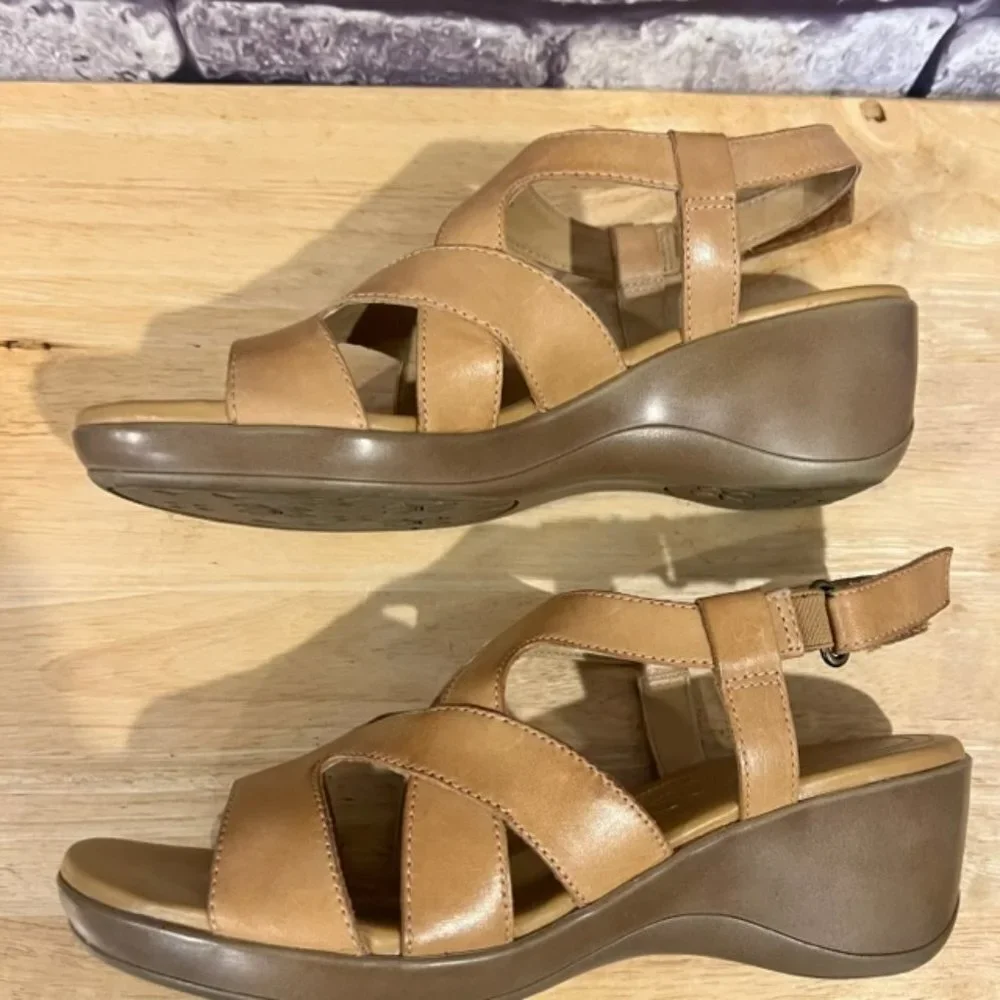 Naturalizer Leather Beige Wedge Strappy Heels Size 9